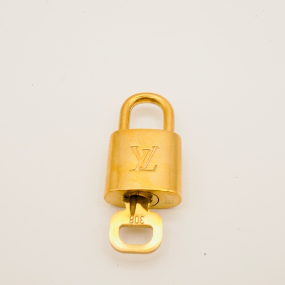 $300 Louis Vuitton Lock & Key - Picture 4 of 12
